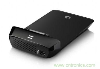 Thunderbolt高速傳輸接口可轉換成SATA接口，連接2.5寸硬盤產品