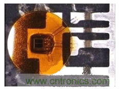 圖2：對於車用級R2Coupler產品如ACPL-M43T光電耦合器，Avago使用雙線強化關鍵功能連接