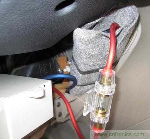 開始在車上安裝