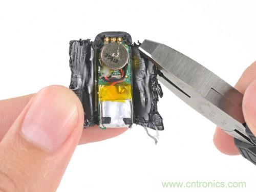 割開塑料管道，剝離