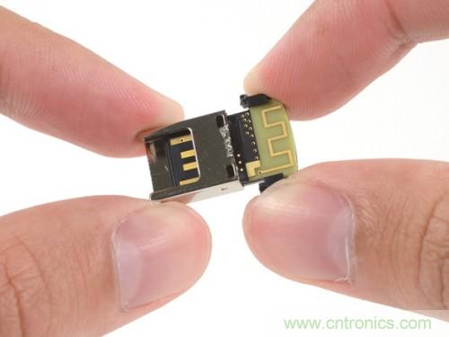 很漂亮的小東西，金屬的USB插頭