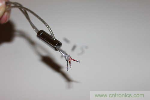 LED多點觸控手套DIY：拆解並重組耳機線