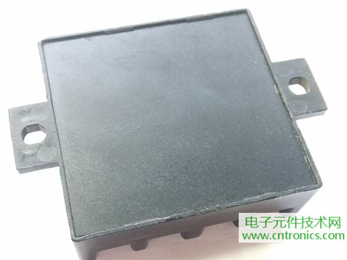 漏電保護器拆解：結構有差異，做工不錯