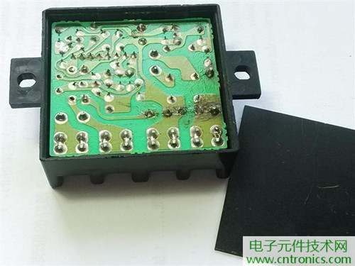 漏電保護器拆解：結構有差異，做工不錯