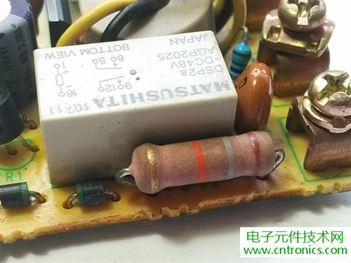 漏電保護器拆解：結構有差異，做工不錯