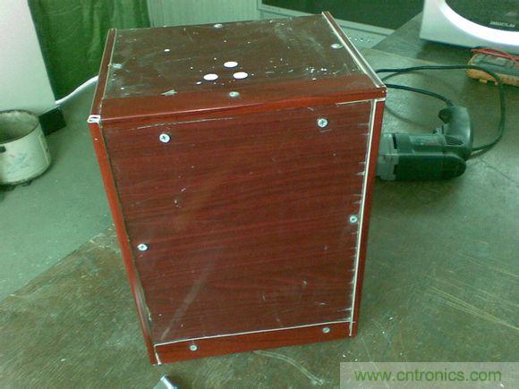 牛人DIY：百元自製車載冰箱