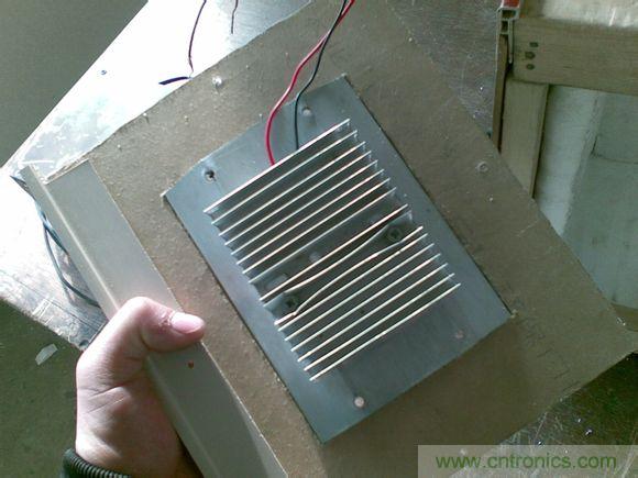 牛人DIY：百元自製車載冰箱