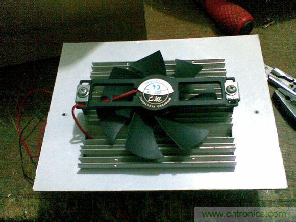 牛人DIY：百元自製車載冰箱