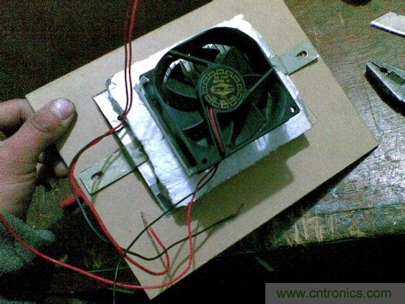 牛人DIY：百元自製車載冰箱