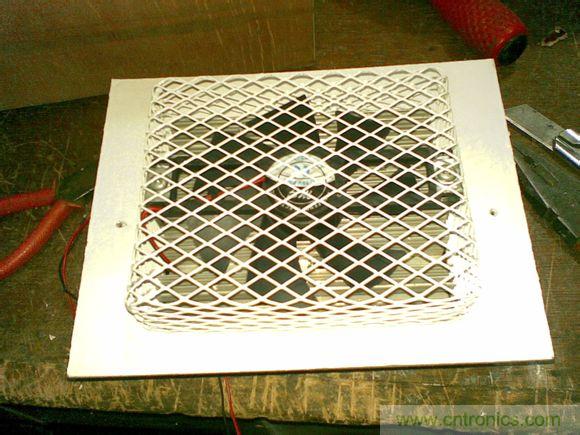 牛人DIY：百元自製車載冰箱