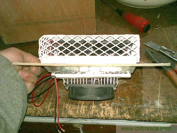 牛人DIY：百元自製車載冰箱