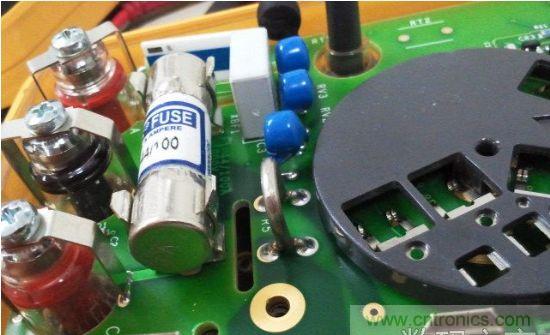 拆萬用表中的的&ldquo;蘋果&rdquo; Fluke 287