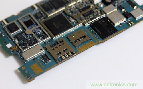 拆解4G新機索尼M35t：用料十足，易於維修