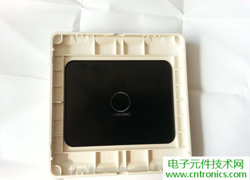 一款觸控開關拆解，做工不錯