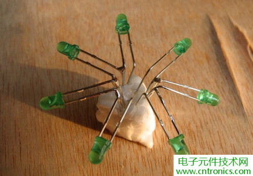 工科男的聖誕禮物：簡易LED聖誕樹DIY