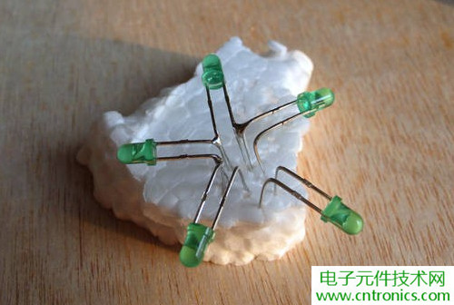 工科男的聖誕禮物：簡易LED聖誕樹DIY