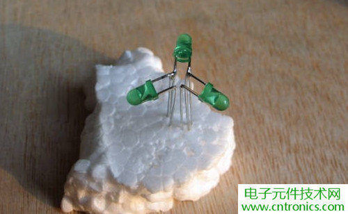 工科男的聖誕禮物：簡易LED聖誕樹DIY