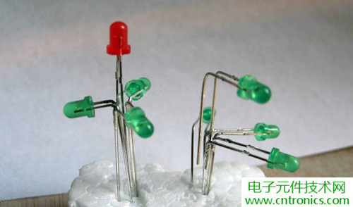 工科男的聖誕禮物：簡易LED聖誕樹DIY