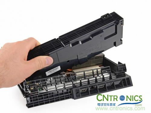 遊戲機內部的秘密：逆天級拆解索尼 PALY STATION 4!