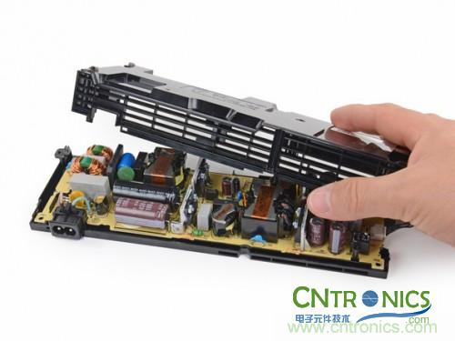 遊戲機內部的秘密：逆天級拆解索尼 PALY STATION 4!