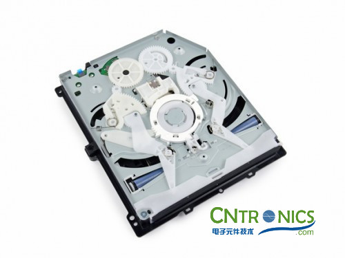 遊戲機內部的秘密：逆天級拆解索尼 PALY STATION 4!