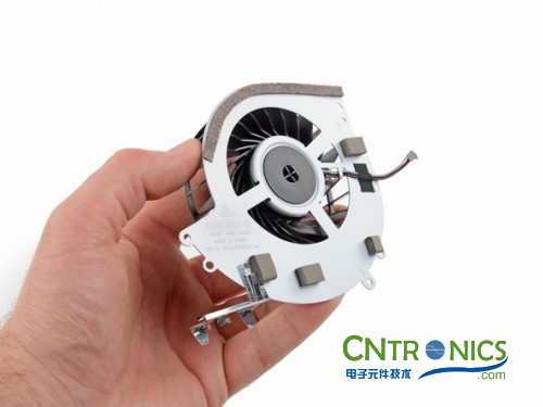 遊戲機內部的秘密：逆天級拆解索尼 PALY STATION 4!