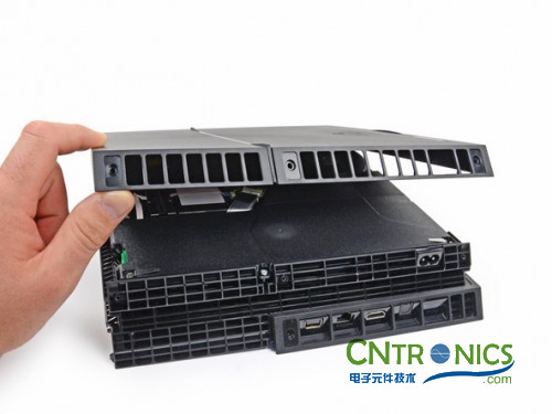 遊戲機內部的秘密：逆天級拆解索尼 PALY STATION 4!