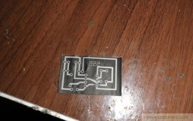 DIY菜鳥福音！感光幹膜PCB負片輸出的一種方法！