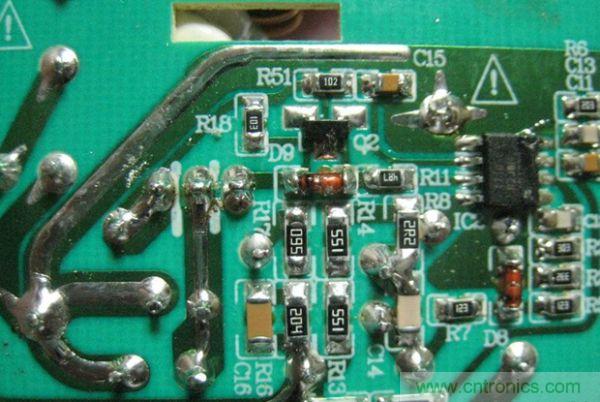 背麵還有貼片元件