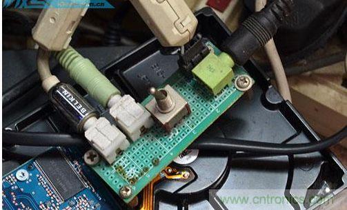 DIY：自製超炫音頻分配器，實現音箱共用