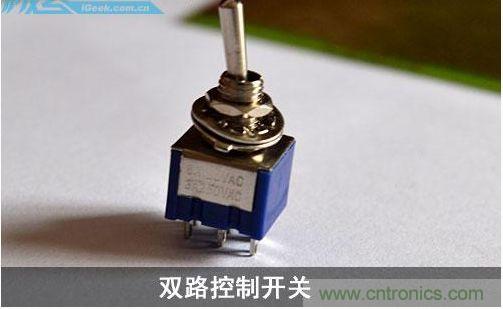 DIY：自製超炫音頻分配器，實現音箱共用