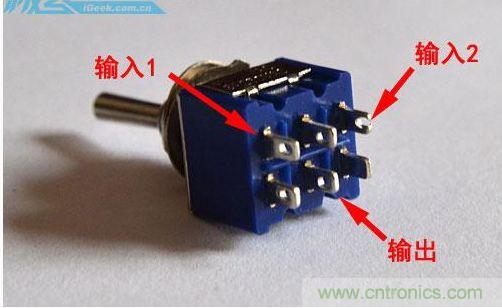 DIY：自製超炫音頻分配器，實現音箱共用