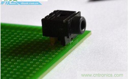 DIY：自製超炫音頻分配器，實現音箱共用