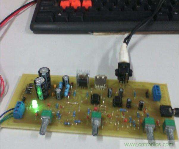 先插上耳機試試 耳放效果怎麼樣