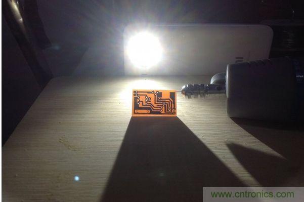 最細鑽頭，透光檢查