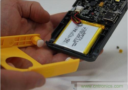 第四步&mdash;&mdash;拆下翻蓋殼