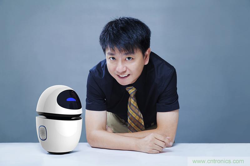 圖1，邱楠透露，狗尾草機器人小白將在2015年10月批量上市