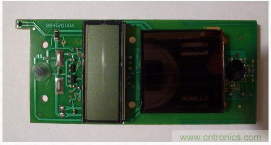 圖5：移開電池後的PCB另一麵。