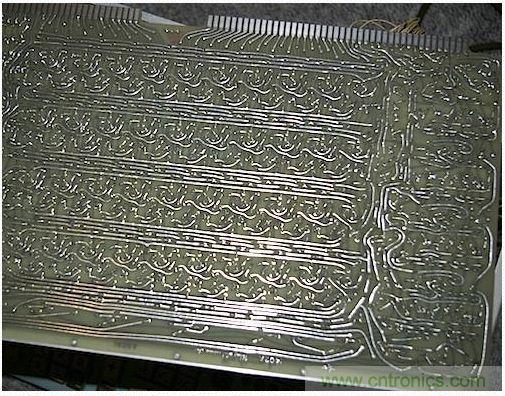 拆解也懷舊，讓人驚歎的古董級可編程科學計算器 from 1966