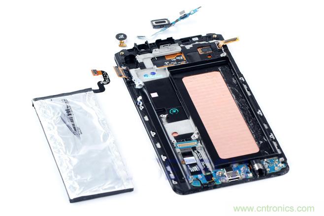Galaxy Note5拆解，與S係列差距日漸模糊