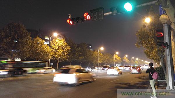 業界良心 LG V10 評測:剛毅、冷峻，不失人性化