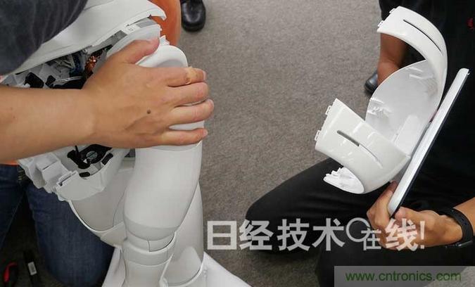 拆解筆記本不過癮，那就來拆拆日本情感機器人吧！