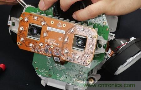 拆解筆記本不過癮，那就來拆拆日本情感機器人吧！