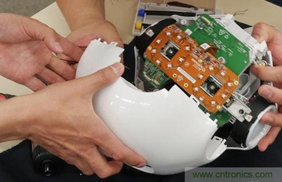 拆解筆記本不過癮，那就來拆拆日本情感機器人吧！