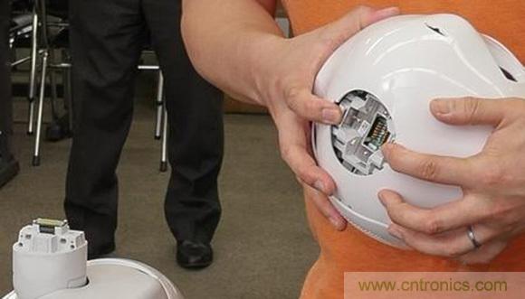 拆解筆記本不過癮，那就來拆拆日本情感機器人吧！