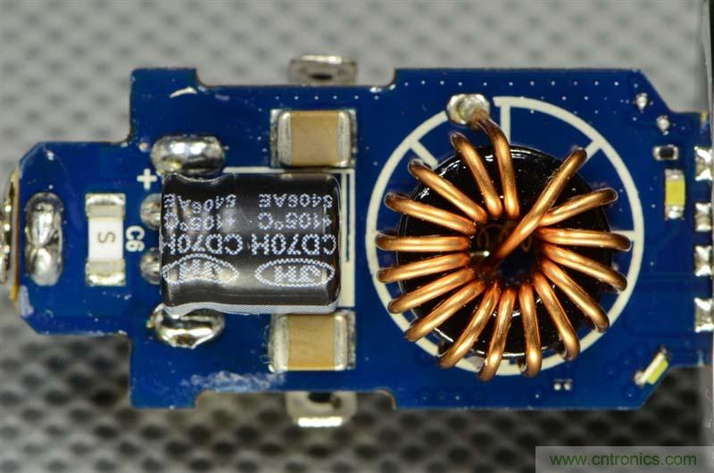 小米車載充電器拆解評測：49元能讓這枚&ldquo;子彈&rdquo;飛多遠？