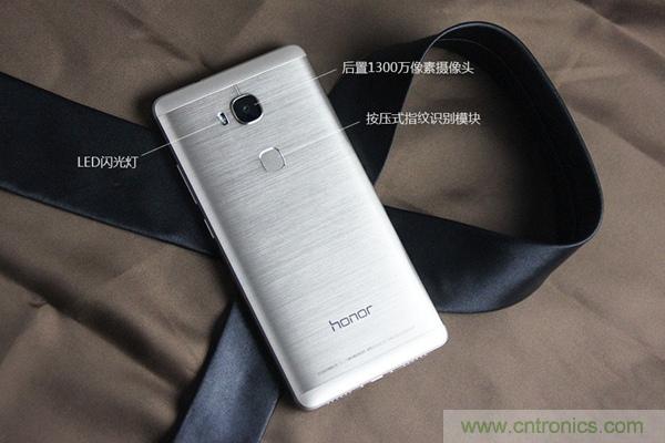 2015年9款千元智能手機橫評：誰才是紅海霸主？