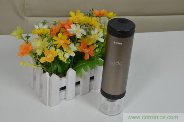 隻有奶瓶大小的閃電去漬小神器 &mdash;&mdash;海爾咕咚手持式洗衣機