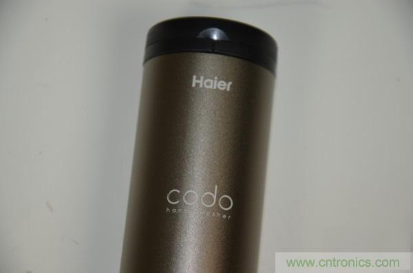 隻有奶瓶大小的閃電去漬小神器 &mdash;&mdash;海爾咕咚手持式洗衣機