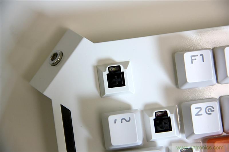 曾經的網吧統治者&mdash;雙飛燕血手幽靈機械鍵盤，真世界最快？